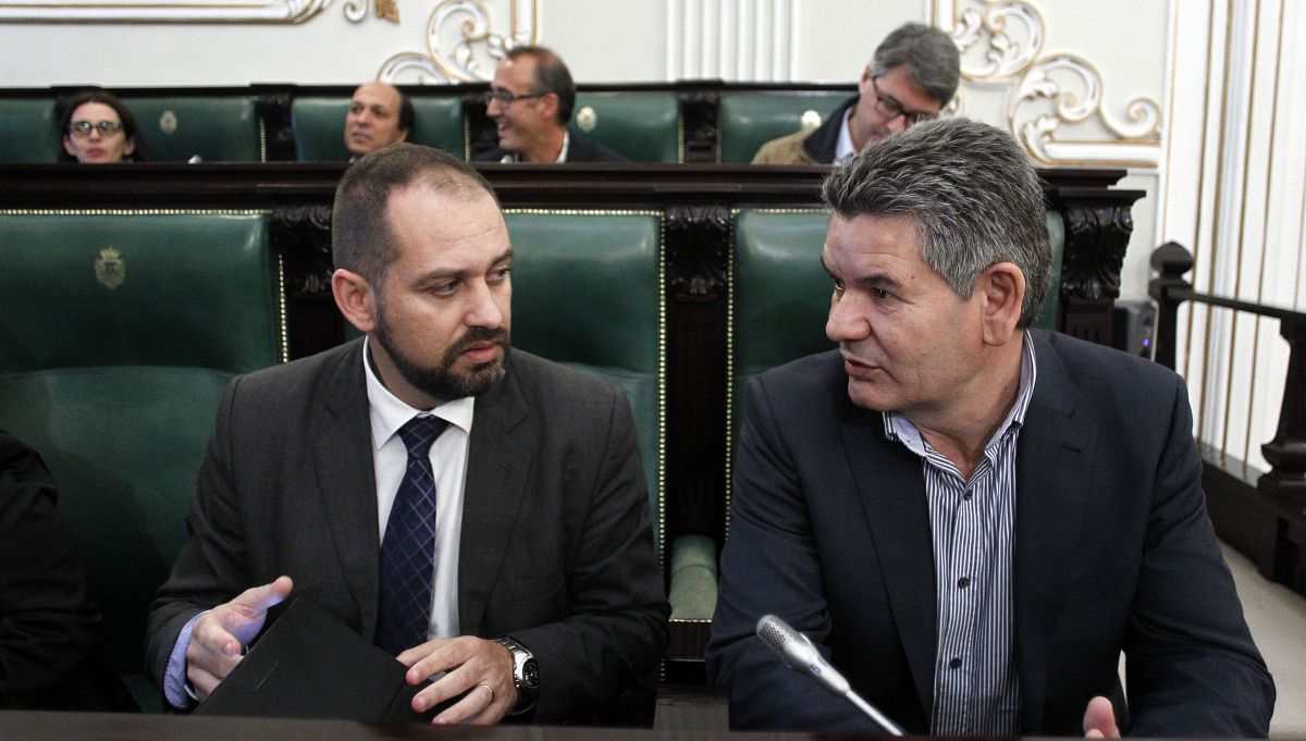 Deputados do grupo provincial do PSdeG-PSOE nun pleno da Deputación