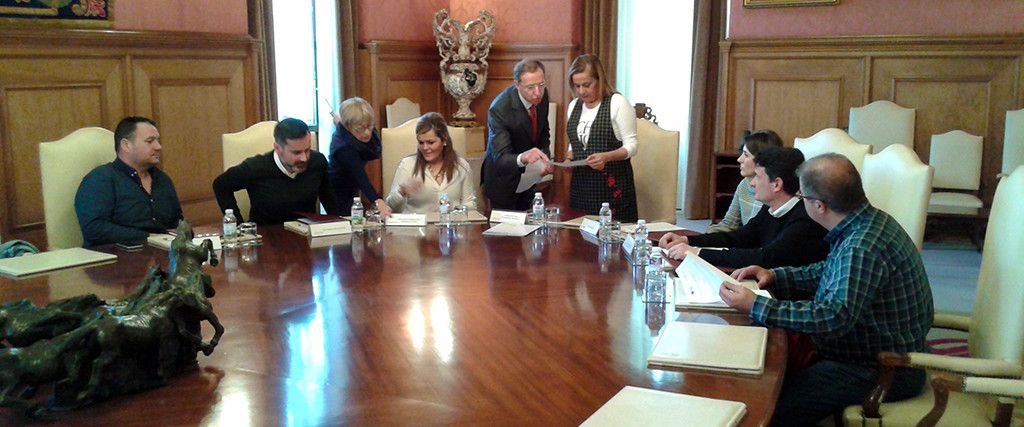 Firma del los convenios con cinco nuevas empresas para el vivero del polígono de Barro Meis