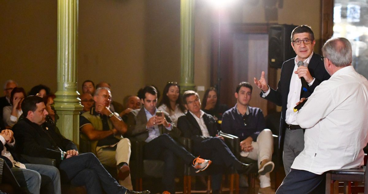 Encontro de Patxi López con militantes do PSOE de Pontevedra