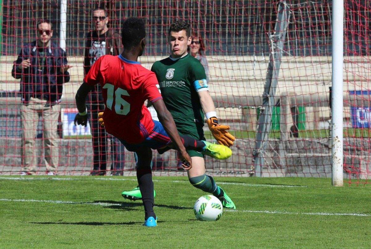 Partido entre Osasuna B e Pontevedra en Tajonar