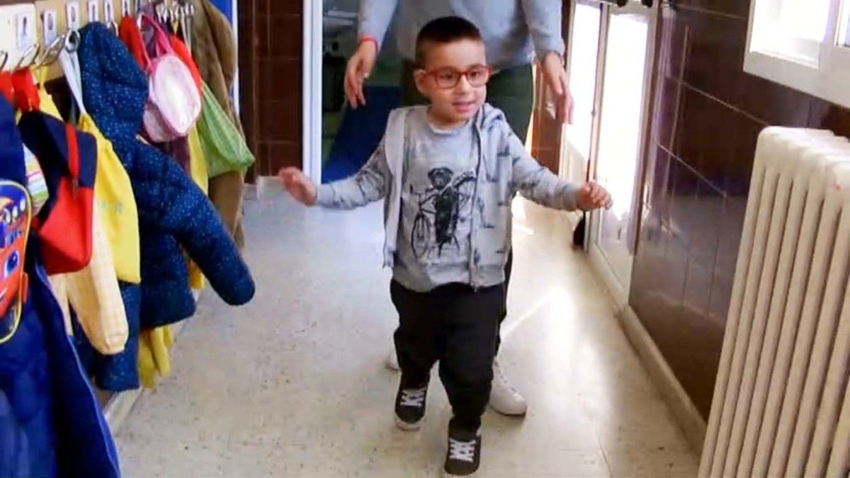 Hugo, caminando en el video grabado en el colegio A Laxe