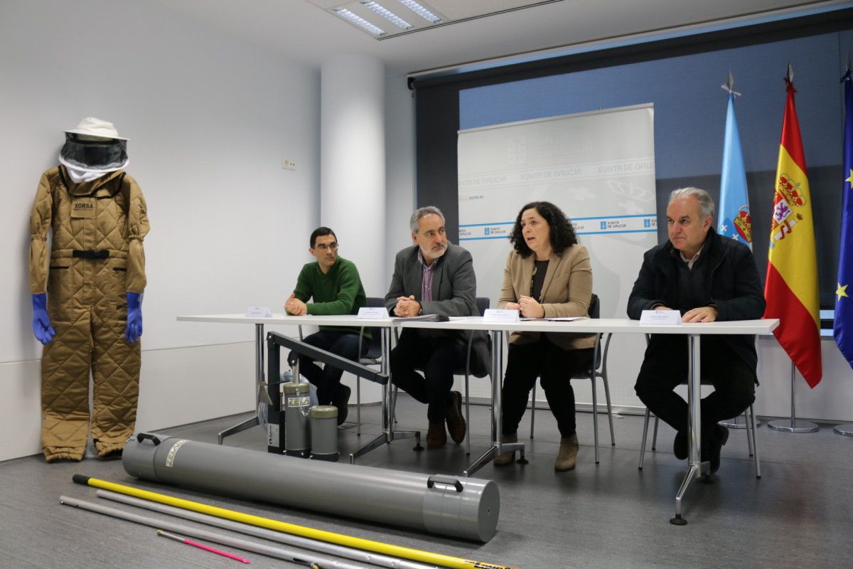 Entrega de material de lucha contra la avispa velutina en Pontevedra Entrega de material de lucha contra la avispa velutina en Pontevedra
