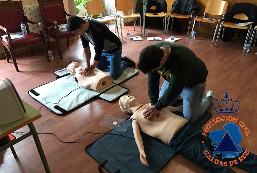 Protección Civil e Policía Local de Caldas fórmanse en reanimación cardíaca