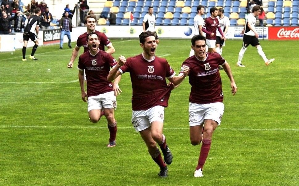 Bruno celebra o gol da vitoria do Pontevedra sobre o Tudelano en Pasarón