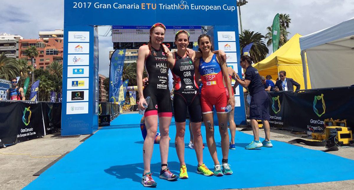 Carmen Gómez (derecha) en la Copa de Europa de Gran Canaria