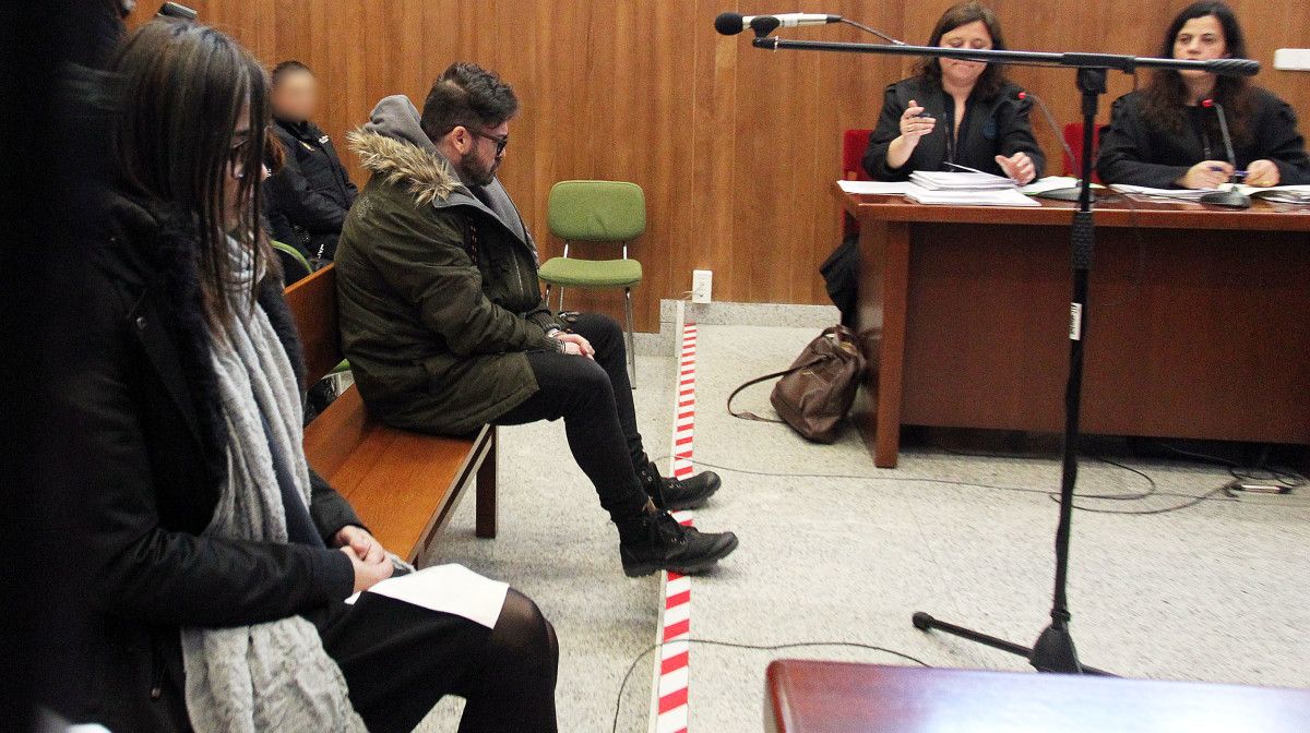 Rodrigo Nogueira, el donjuán de Marín, y Olga G.G., en el banco de los acusados
