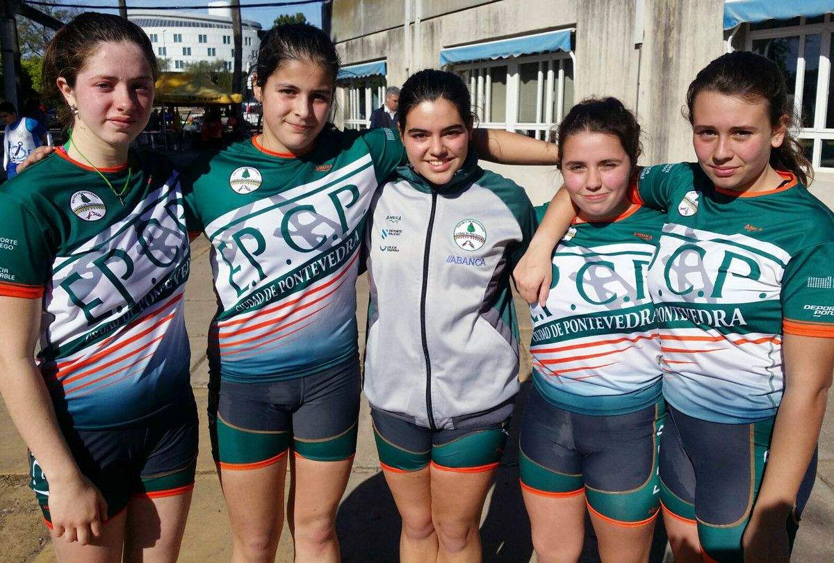 Deportistas de la EP Ciudad de Pontevedra en el Nacional de Jóvenes Promesas de piragüismo