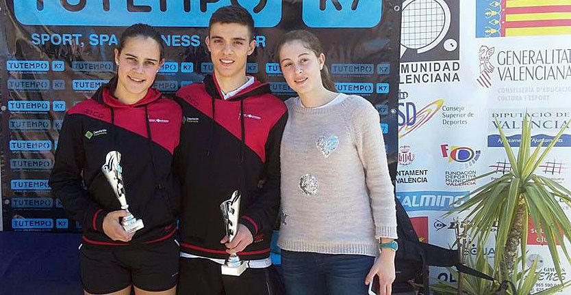 Marta Domínguez, Gonzalo Romero y María Domínguez en el campeonato de España sub-17