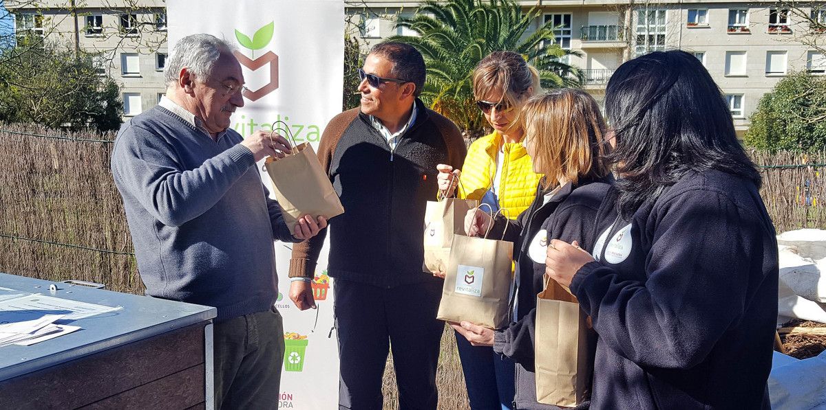 Entrega do compost producido en Caldas