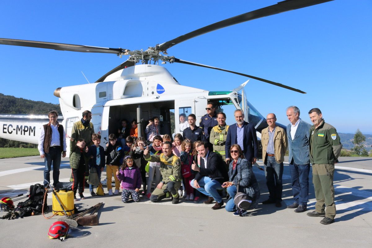 Visita de escolares del CEIP Tenorio a la base aérea de O Campiño