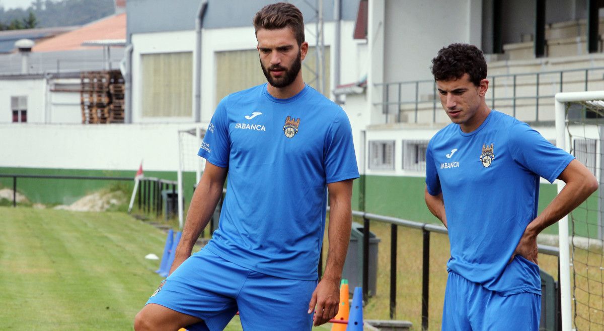 Jacobo Trigo e Iker Alegre en un entrenamiento del Pontevedra en Poio