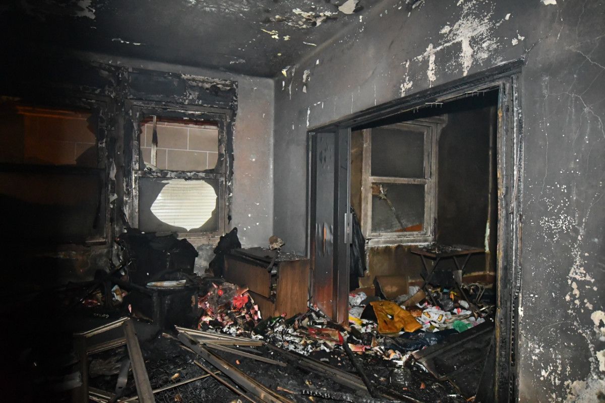 Incendio en una vivienda abandonada de Estribela