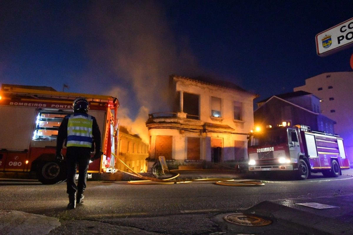 Incendio en una vivienda abandonada de Estribela