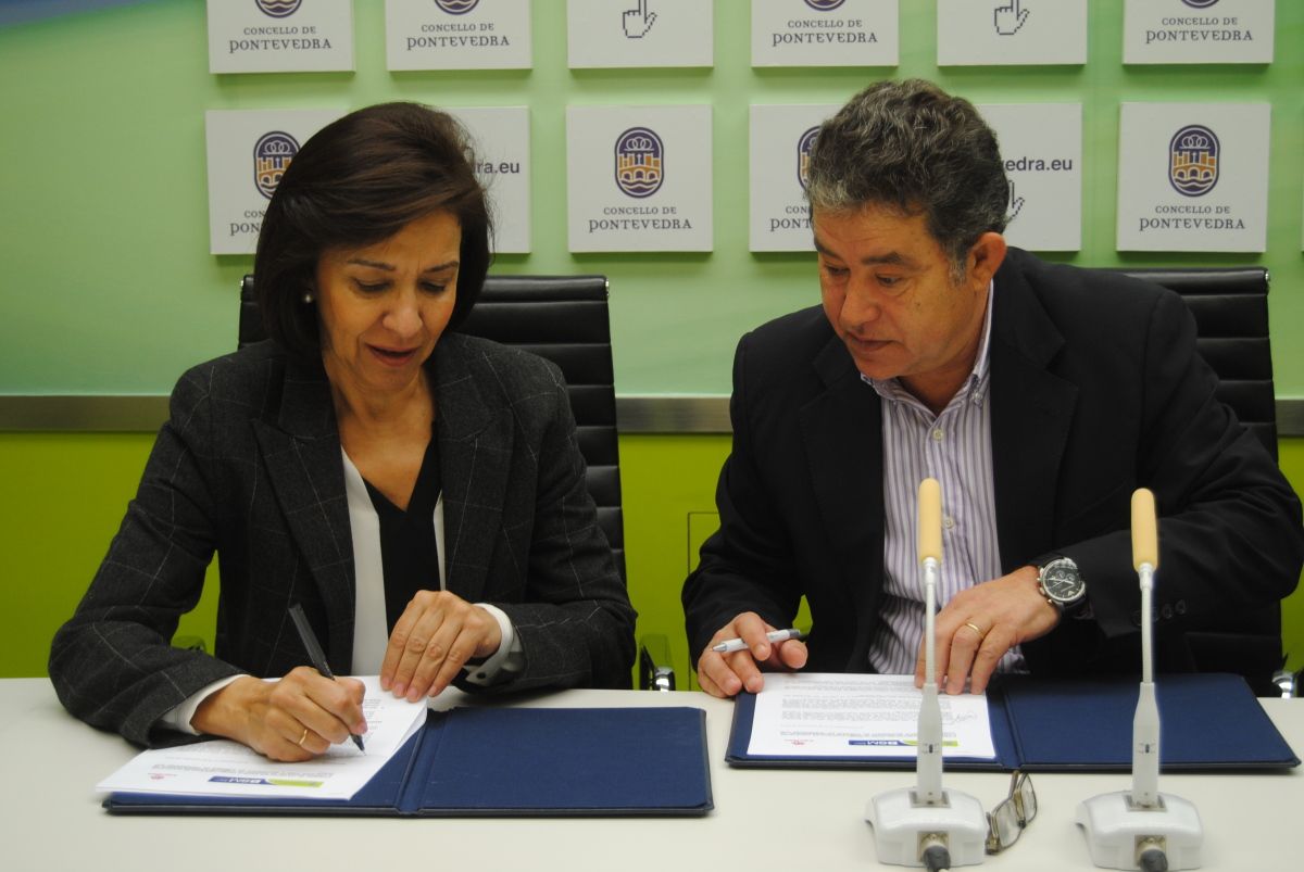 María José Prieto, presidenta de Cáritas, e o alcalde de Pontevedra, Miguel Fernández Lores