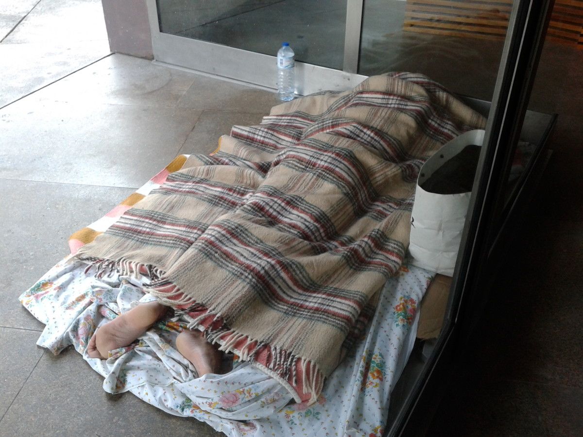 Una de las personas sin hogar que pernocta en las calles de Pontevedra