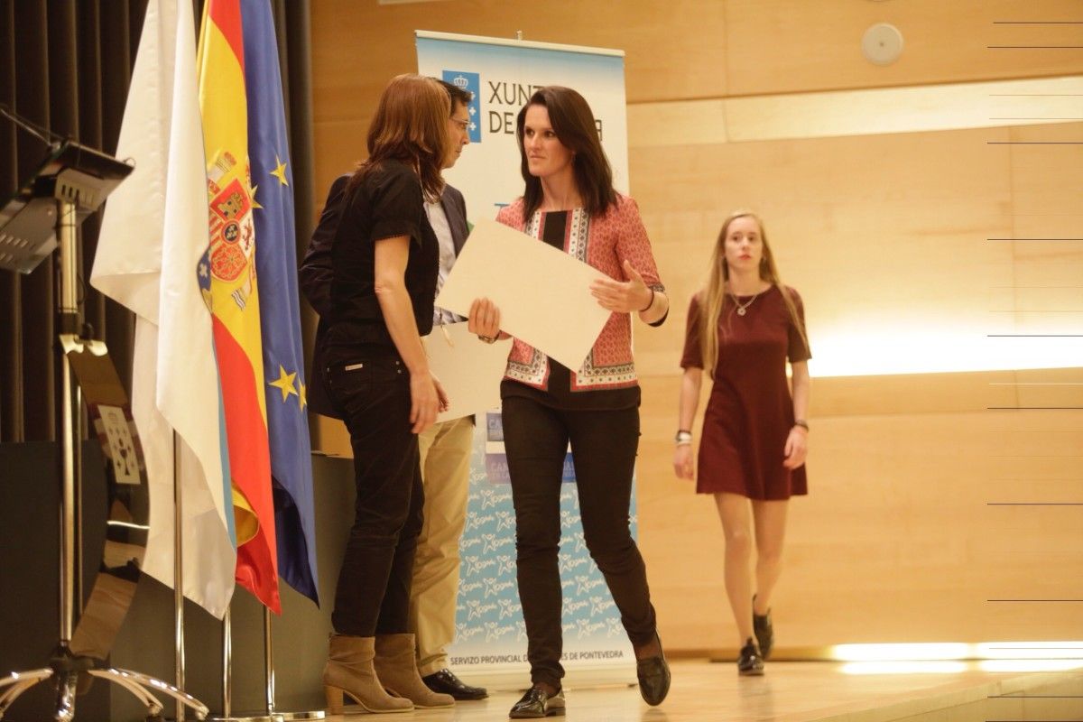 Raquel Rodríguez recibe el reconocimiento de la Secretaria Xeral para o Deporte, Marta Míguez