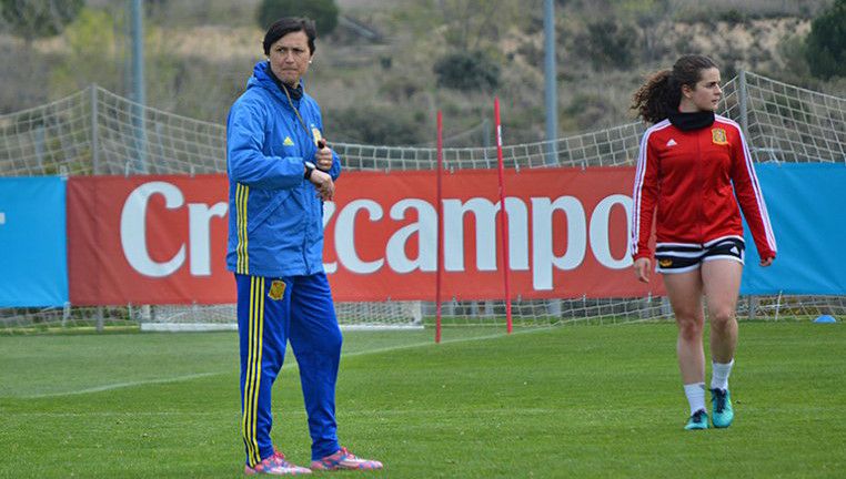 Toña Is y Tere Abelleira en un entrenamiento de la Selección Española Sub-17