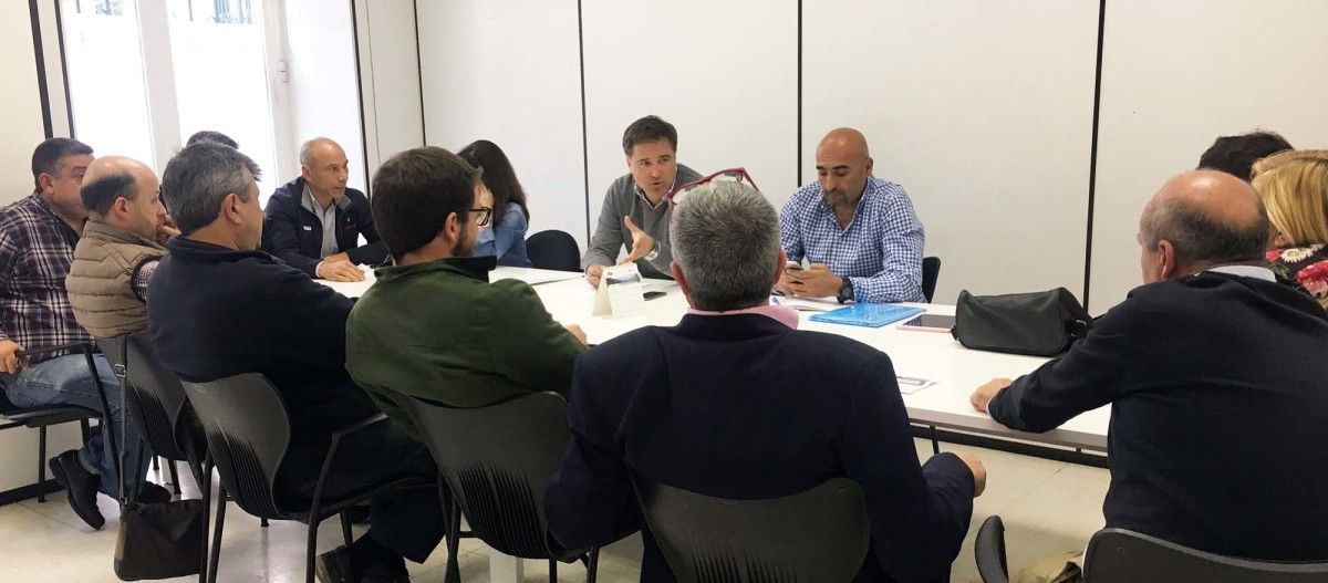 Reunión de Jacobo Moreira con representantes sindicales del Concello