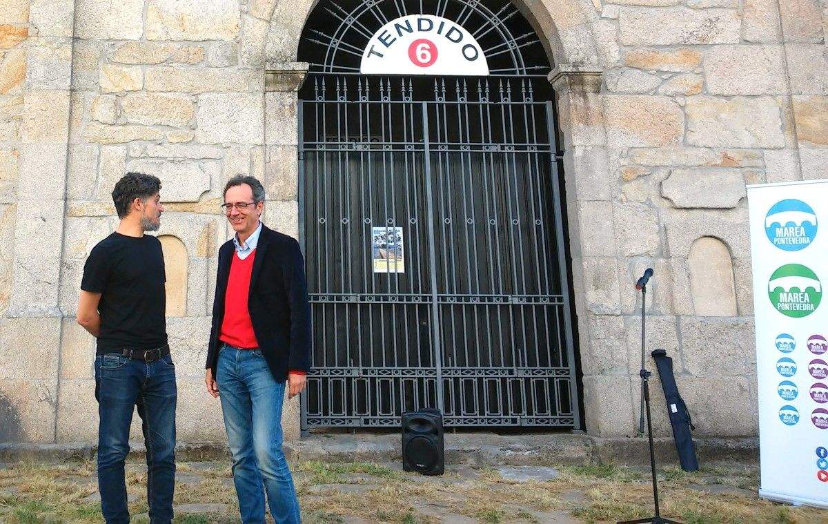 Leonardo Anselmi e Luís Rei ante a praza de touros de Pontevedra Leonardo Anselmi e Luís Rei ante a praza de touros de Pontevedra