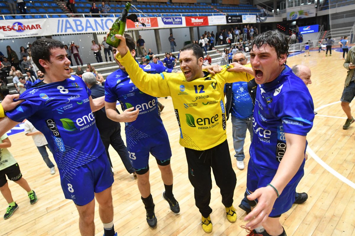 O Teucro celebra o ascenso a Asobal tras empatar ante Barcelona B (26-26)