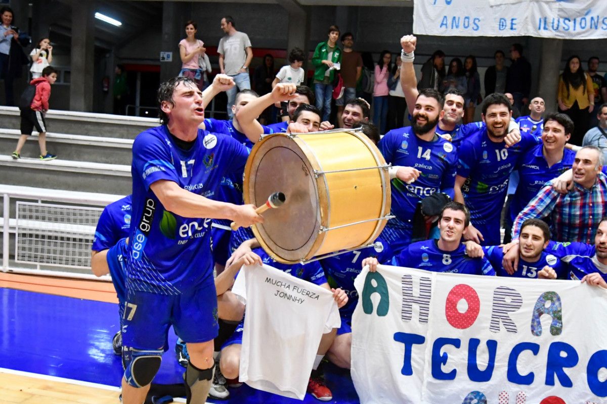 O Teucro celebra o ascenso a Asobal tras empatar ante Barcelona B (26-26)