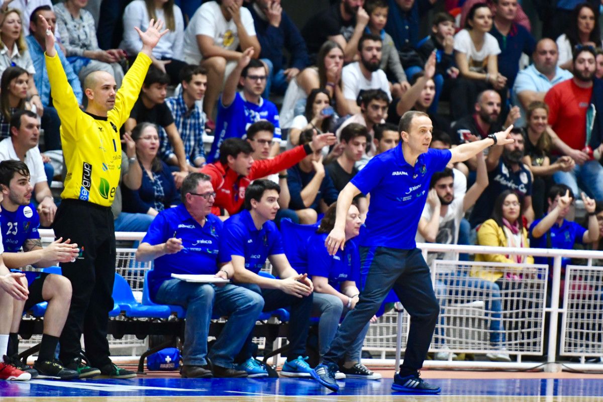 Partido entre Teucro e Barcelona B no que os azuis celebraron o ascenso