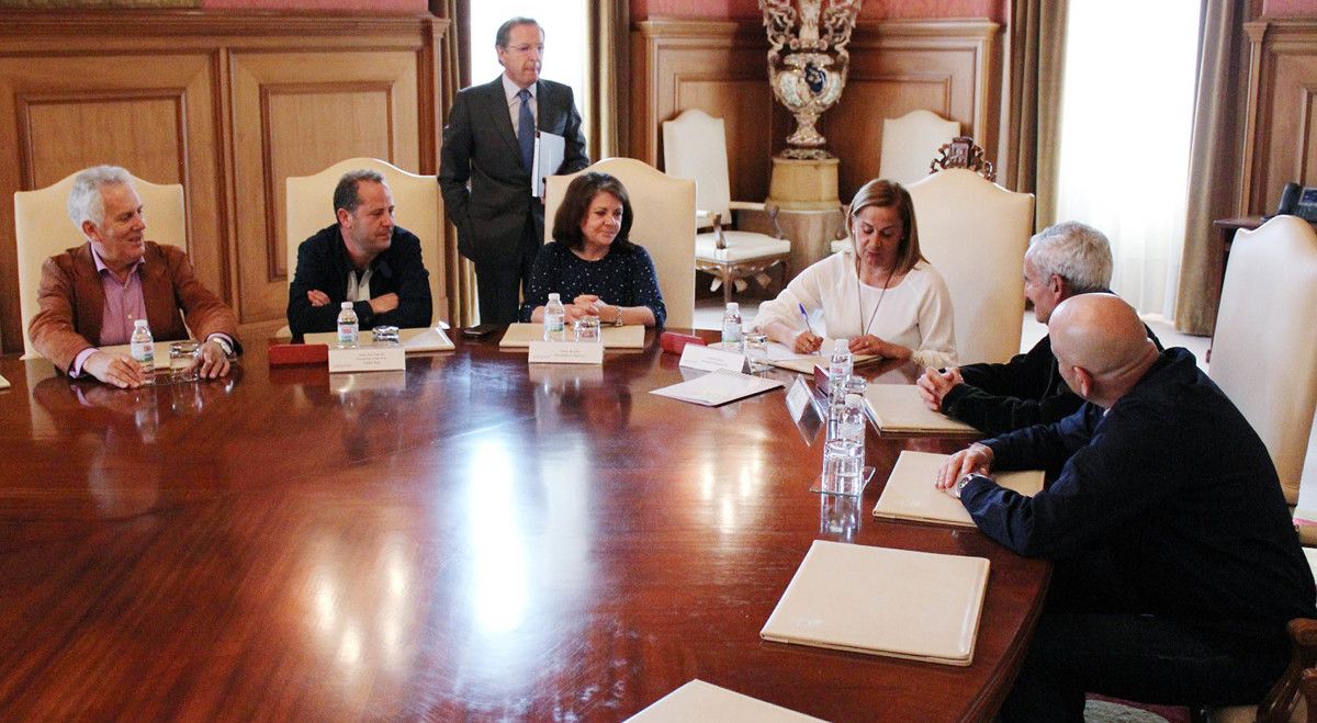 Sinatura do covenio de patrocinio da Deputación á Gimnástica e ao Poio Pescamar
