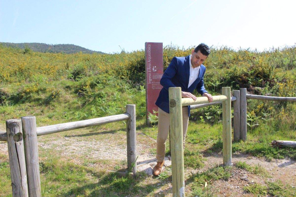 Novo valado da área arqueolóxica de Tourón Novo valado da área arqueolóxica de Tourón