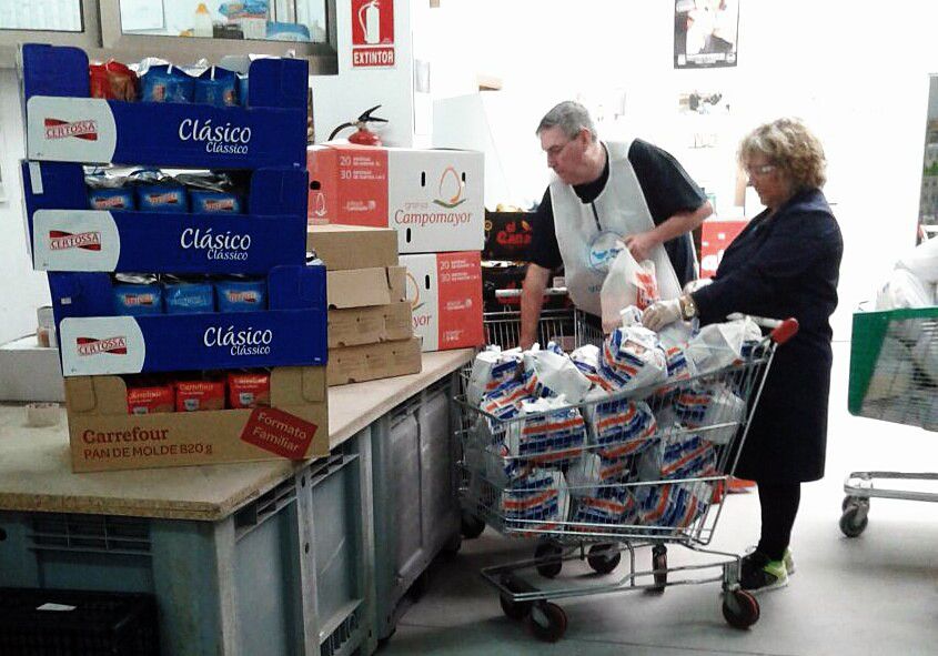 Donación de la Pontrevedra 4 Picos al Banco de Alimentos