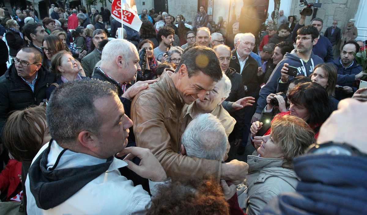 Acto público de Pedro Sánchez en la plaza del Teucro