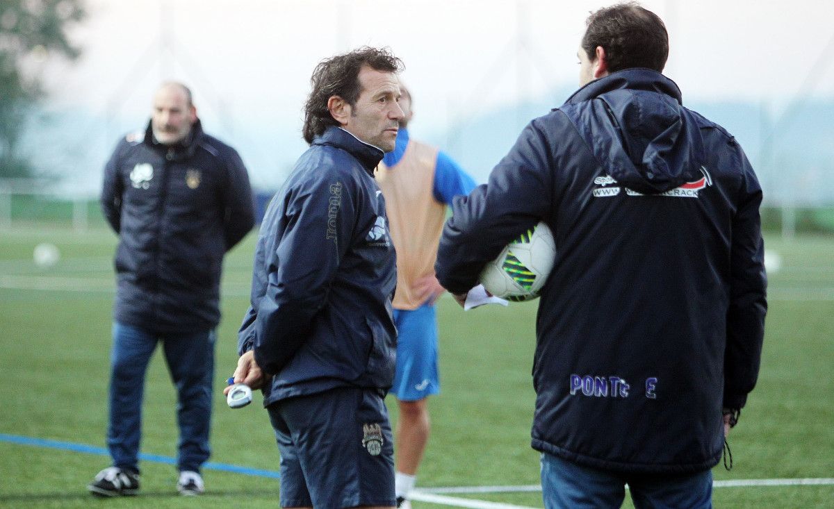 Luisito, durante un entrenamiento del Pontevedra en Príncipe Felipe