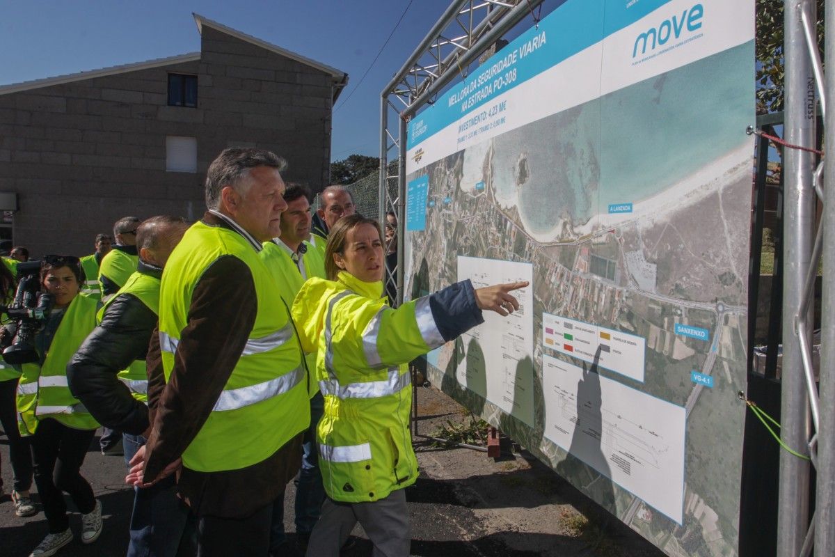 Visita de la conselleira de infraestructuras a las obras de la senda peatonal
