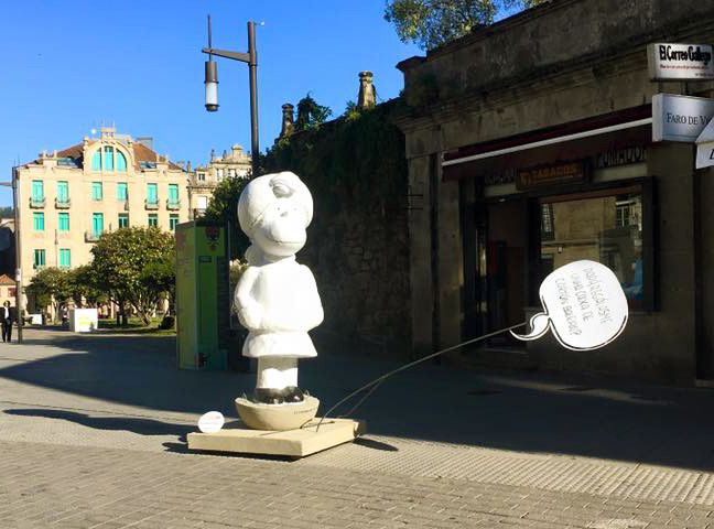 Figura atacada na praza de Ourense