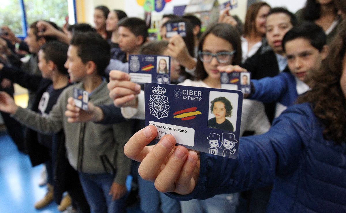 Entrega de los carnet de ciberexperto a los escolares de Marcón