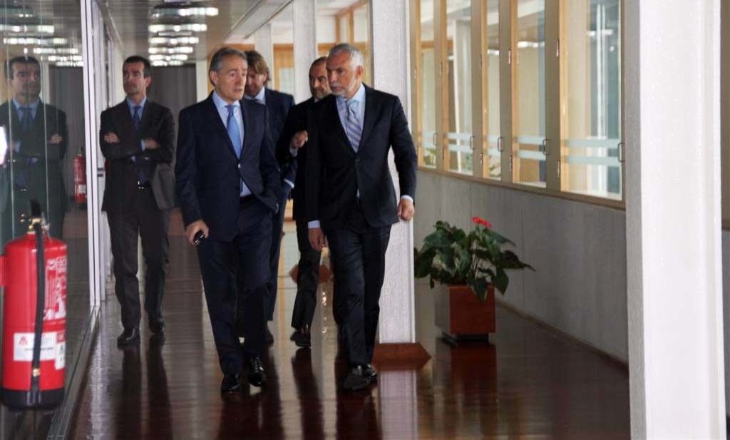 Visita del embajador de Italia en España, Stefano Sannino, al puerto de Marín