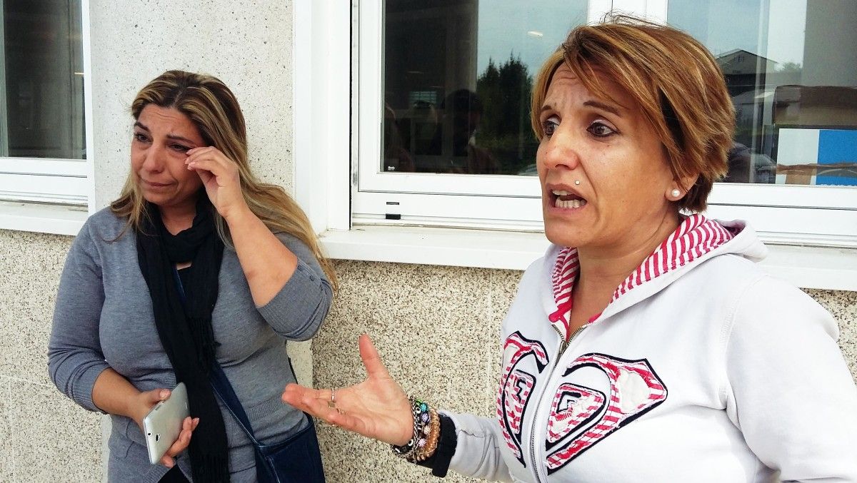 Raquel Diaz y María Antonia Portela, a la puertas de los juzgados de A Parda