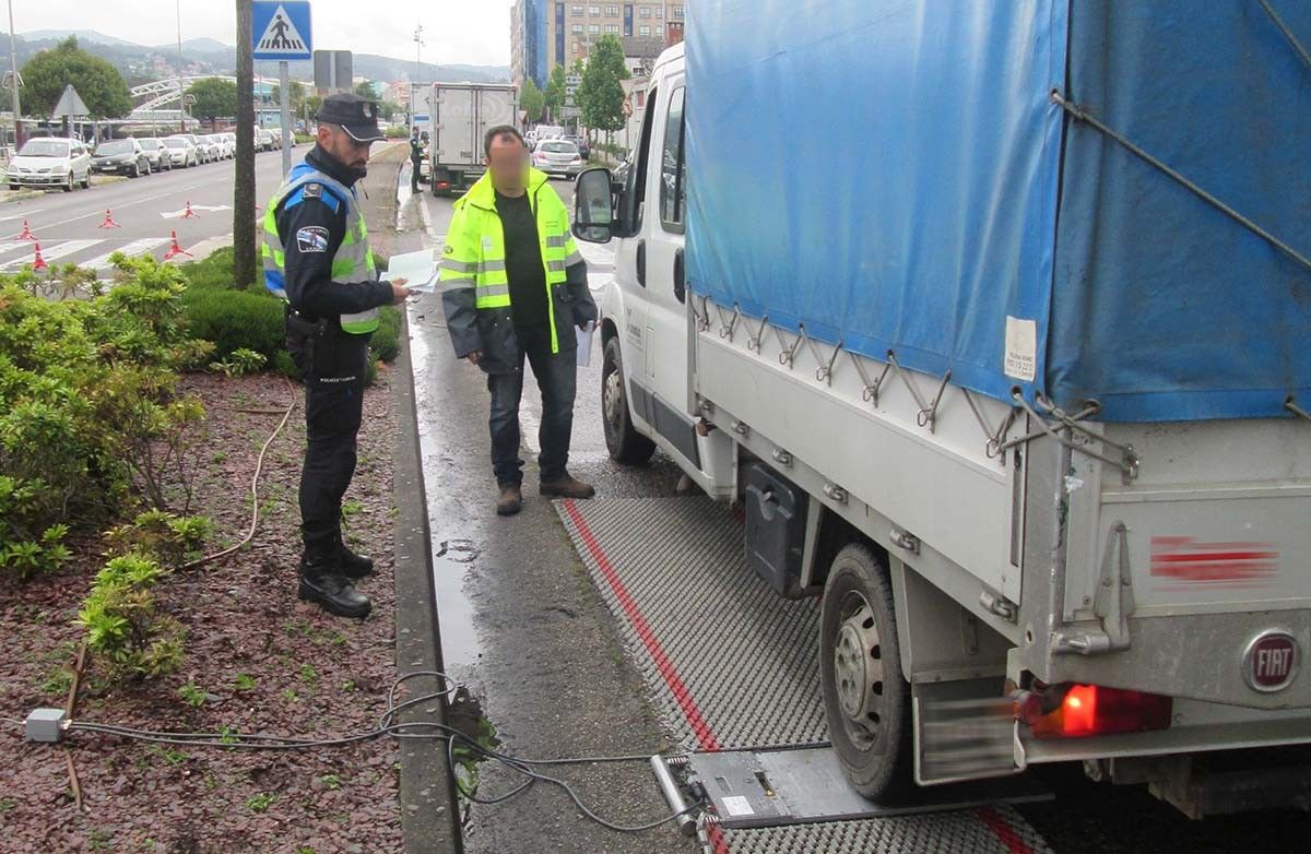 Control da Policía Local en vehículos de transporte de mercadorías
