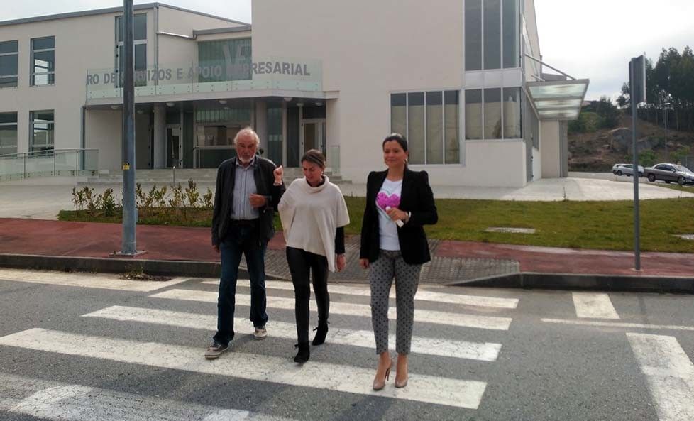 Nidia Arévalo, José Antonio Landín y Luisa Piñeiro en el polígono de Barro-Meis