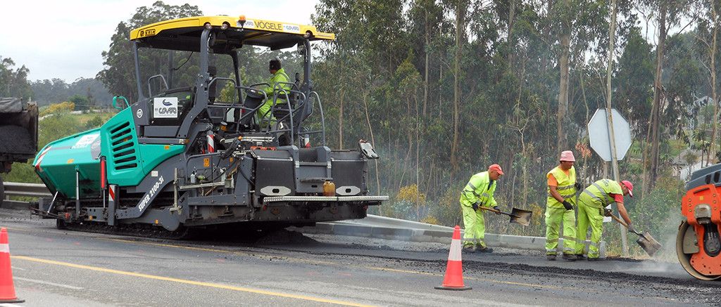 Obras de construcción de la rotonda de Sequeiros en la PO 531