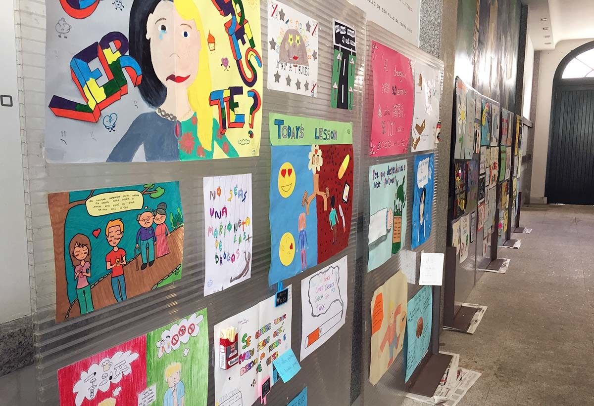 Carteles del concurso del plan de conductas adictivas de Pontevedra