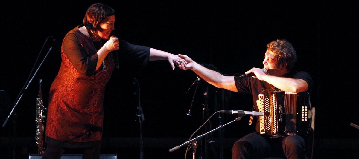 Kepa Junquera junto a Uxía Senlle, durante su concierto en Pontevedra