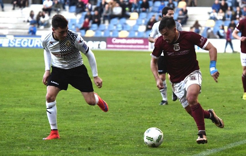 Mouriño, en el partido entre Pontevedra y Caudal en Pasarón