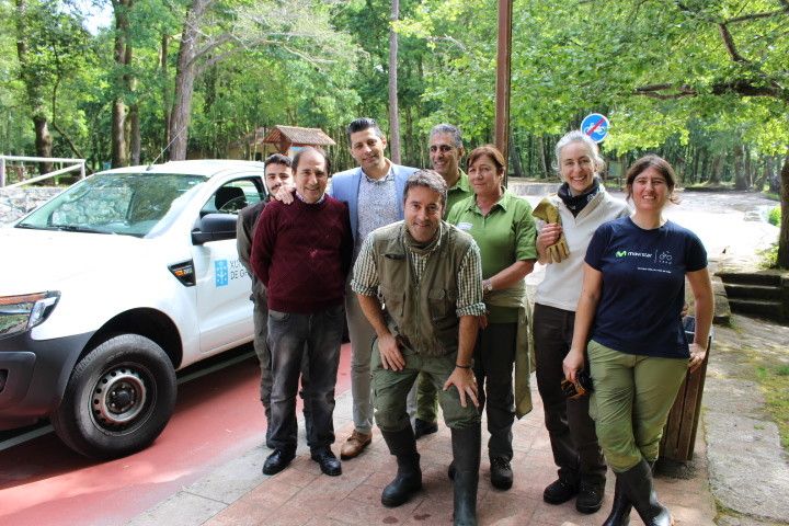 Paticipantes en la suelta de truchas