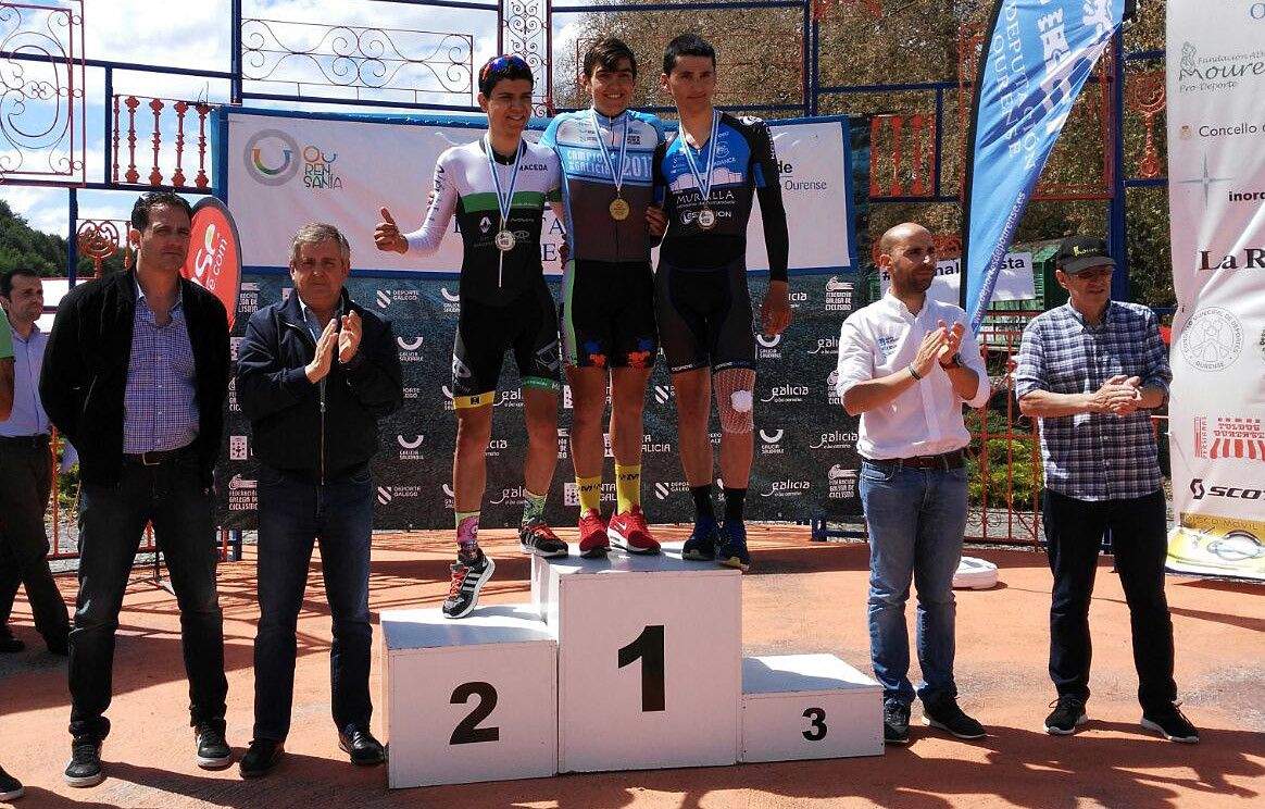 Guillermo García no alto do podio do Campionato Galego Contrarreloxo