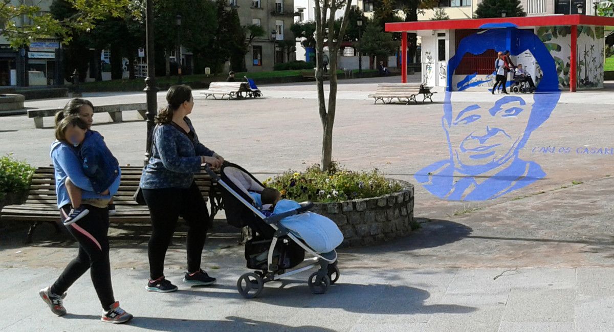 Imagen de Carlos Casares en la plaza de Barcelos Imagen de Carlos Casares en la plaza de Barcelos