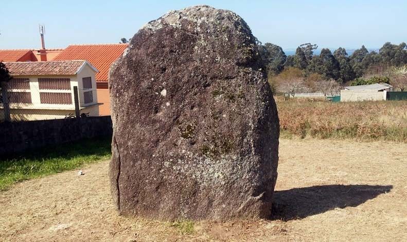 Menhir de Currás