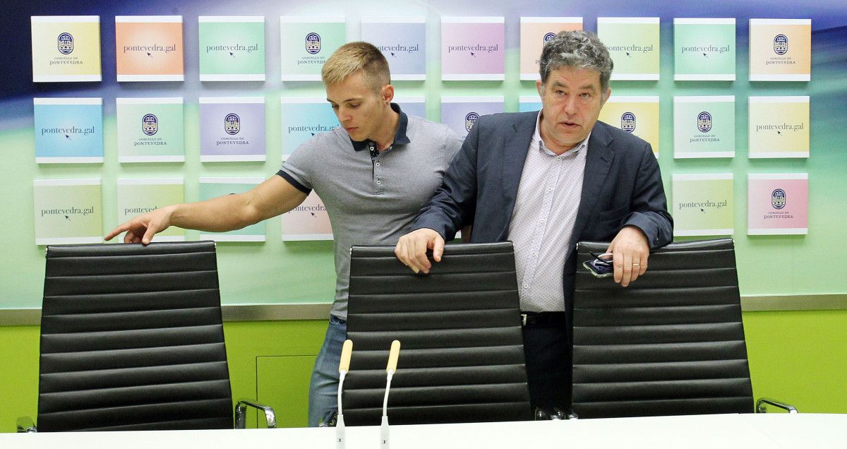 Adrián Sieiro con el alcalde de Pontevedra, Miguel Anxo Fernández Lores