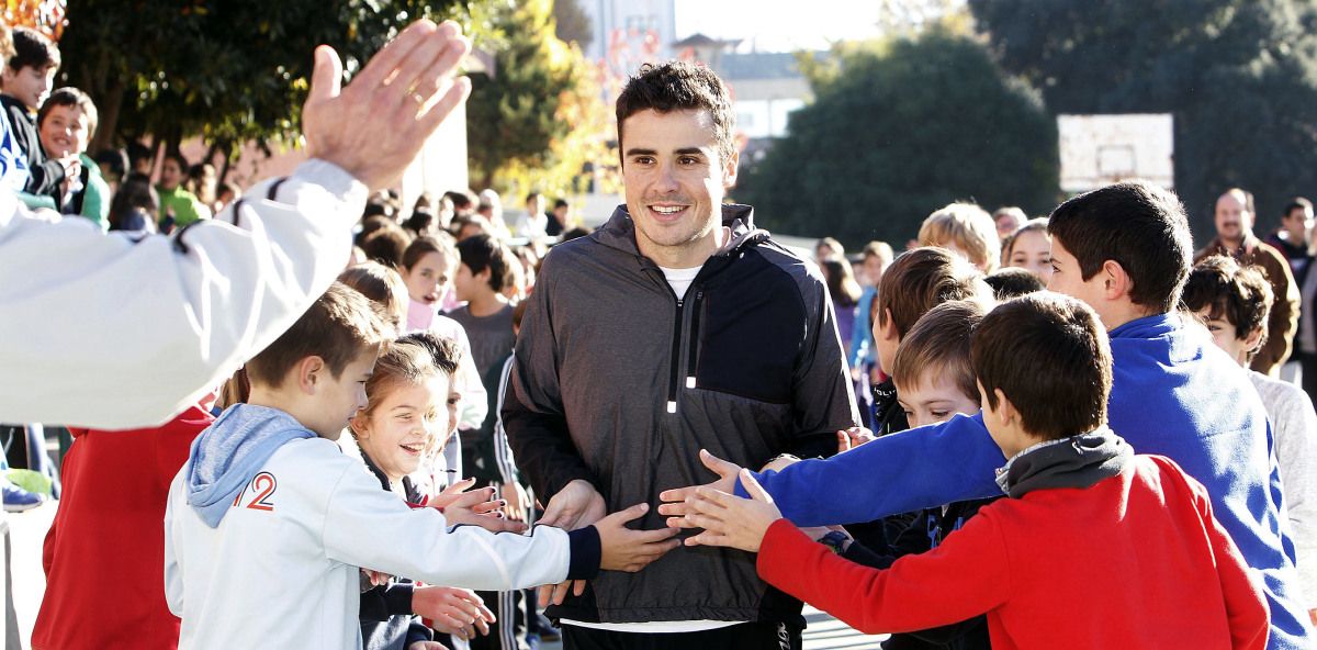 Visita de Javier Gómez Noya al CEIP Campolongo