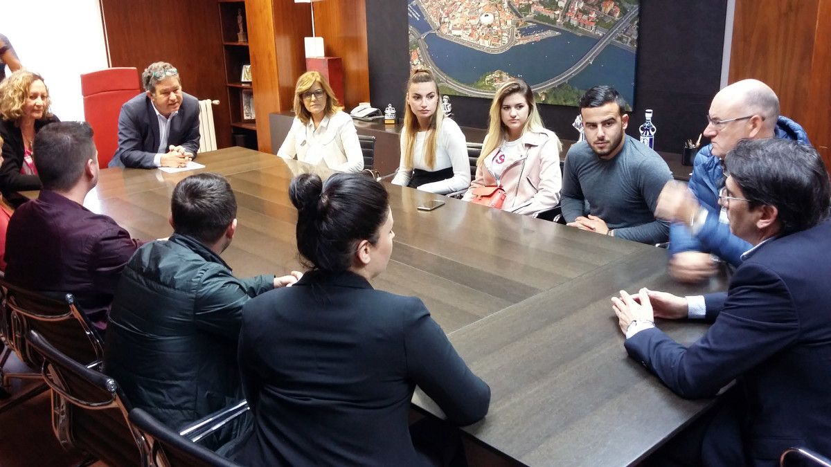 Recepción de Lores e Carmen Fouces a alumnos e profesores de intercambio do IES Luis Seoane