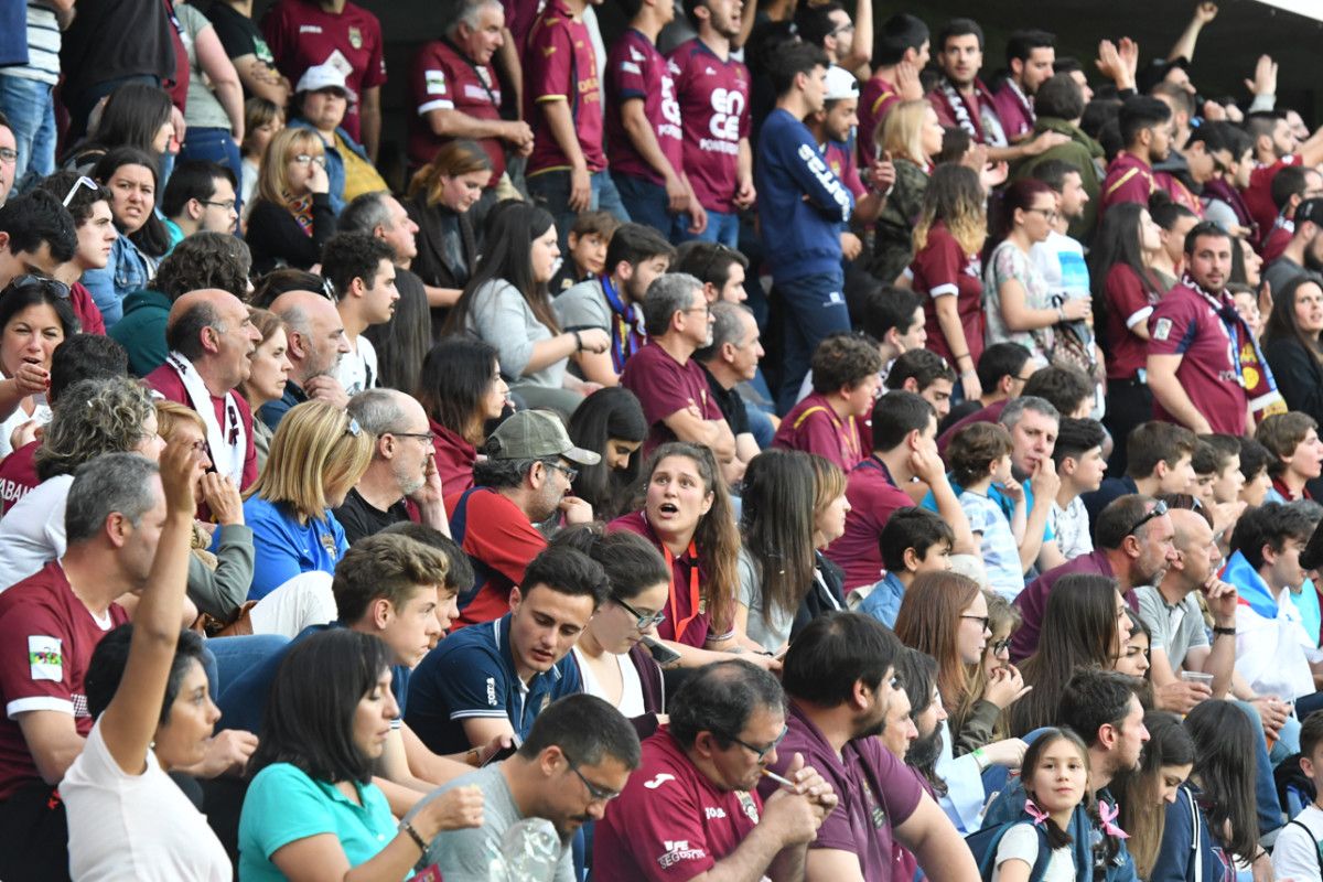 Público en Pasarón en el primer partido Pontevedra-Murcia